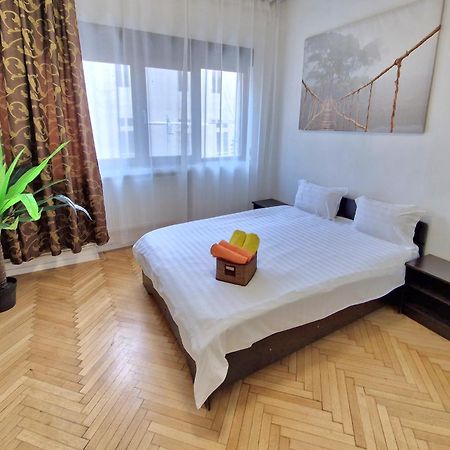 Global Downtown Apartments - Universitate - Calea Victoriei Bukarest Eksteriør billede